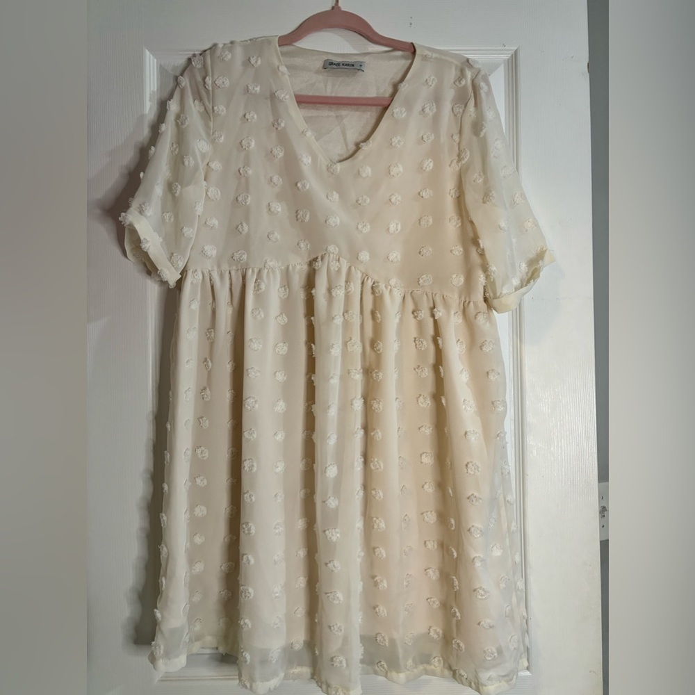 Cream color dress super cute size M